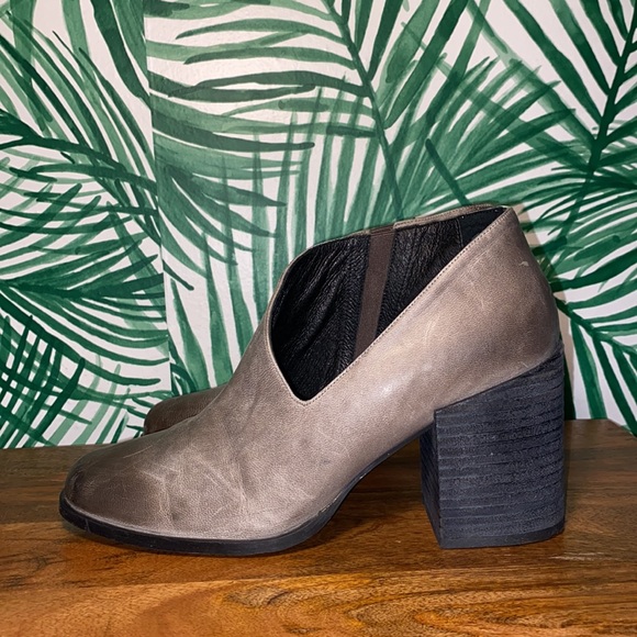 Free People Terrah Gray Leather Chunky Heel Ankle Boots Women’s 37/7 - Picture 4 of 11